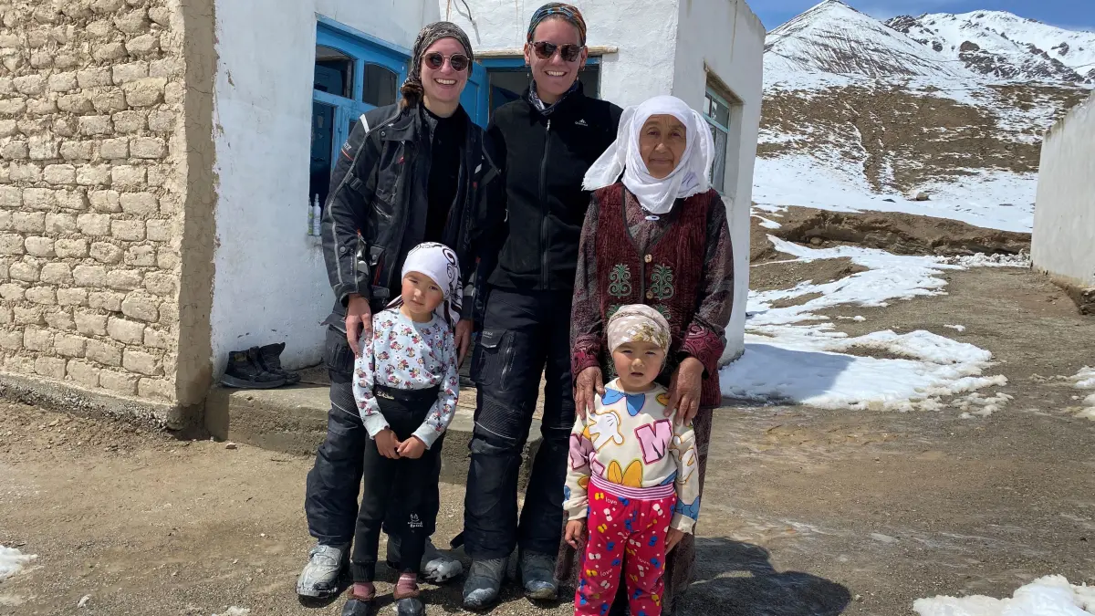 Katharina Kipp und Lisa Berg (hinten links und rechts) bei einer