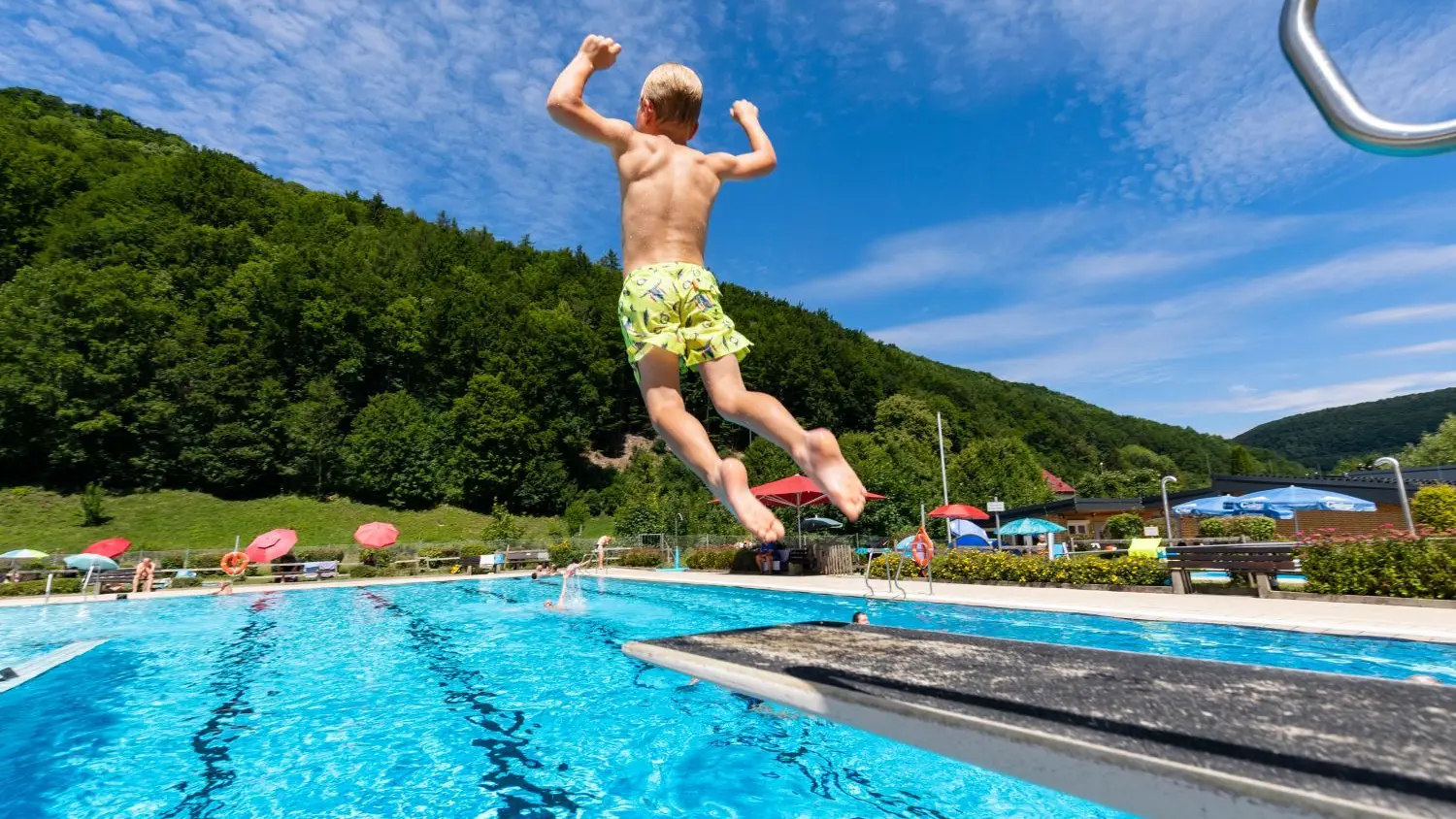 Freibad Springen Freibadsaison im Raum Geislingen 2024: Ansturm bleibt wetterbedingt ...