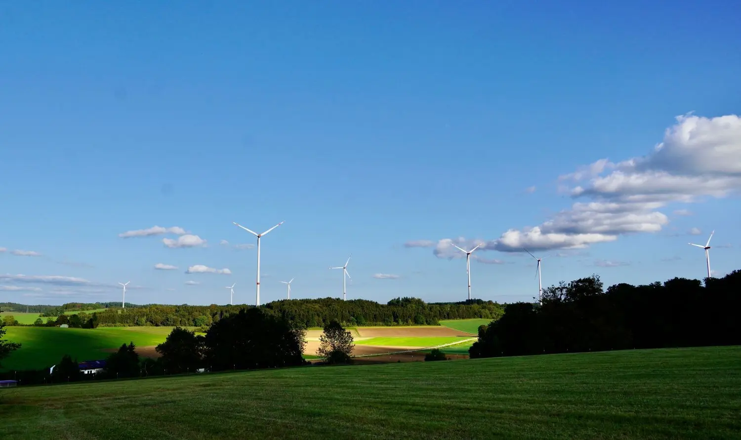 Das Bild zeigt den Windpark Drackenstein. Auch im Westen der Gemeinde Nellingen könnten im Gebiet Öderberger Hau einmal bis zu zehn Windräder errichtet werden. ⇥