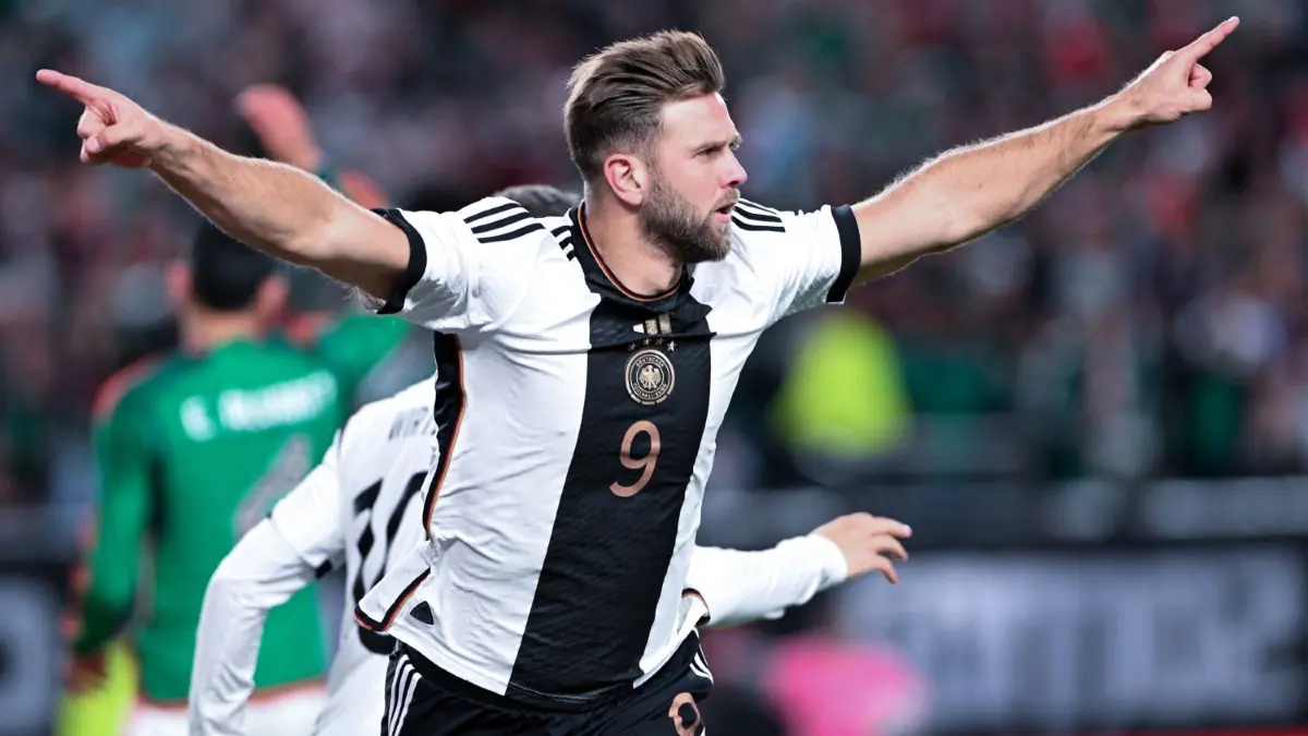 Die DFB–Elf testet heute gegen Frankreich. Alle Infos zu den Fußballspielen des heutigen Tages im Überblick.
ARCHIV - 18.10.2023, USA, Philadelphia: Fußball: Länderspiele, Mexiko - Deutschland, Lincoln Financial Field. Deutschlands Niclas Füllkrug bejubelt sein Tor zum 2:2. (zu "Pk zur Kader-Bekanntgabe für die EM-Testländerspiele im März") Foto: Federico Gambarini/dpa +++ dpa-Bildfunk +++