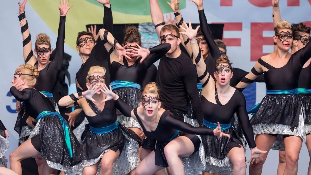 Die Jellycles aus Langenau waren 2016 bei der Eröffnung des Landesturnfests dabei.
08/2016, Landesturnfest Ulm, Eröffnung auf dem Münsterplatz, Jellycles Langenau