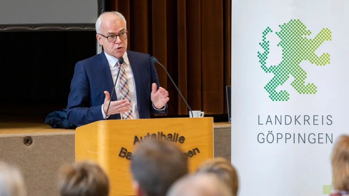 Ob Landrat Wolff weitermacht, ist noch unklar.
Bürgerdialog zwischen Landkreisverwaltung und Menschen im Oberen Filstal - Autalhalle Bad Überkingen - Landrat Edgar Wolff