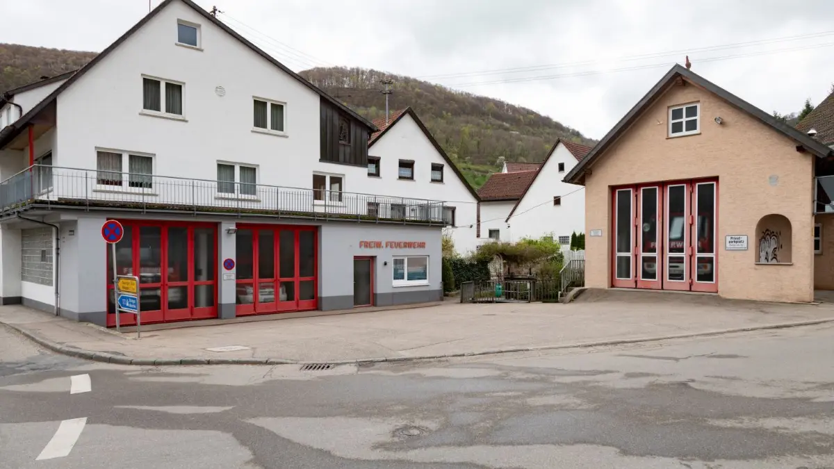 Bei der Freiwilligen Feuerwehr in Wiesensteig verändert sich so manches: Fortan wird die Wehr von Kommandant Mark Wrona geleitet, ihm zur Seite stehen künftig zwei Stellvertreter statt wie bisher einem.
Wiesensteig, Feuerwehrmagazin