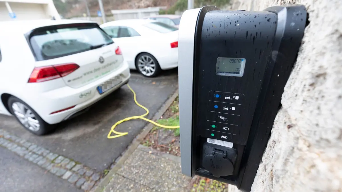 Die Ladesäule und Mietstation am Stadtschloss in Geislingen, Sie ist eine von sehr vielen der Firma Deer im Landkreis. Nun will auch Rechberghausen einsteigen.
Elektroauto, Deer e-Carsharing, Ladesäule am Stadtschloss Geislingen