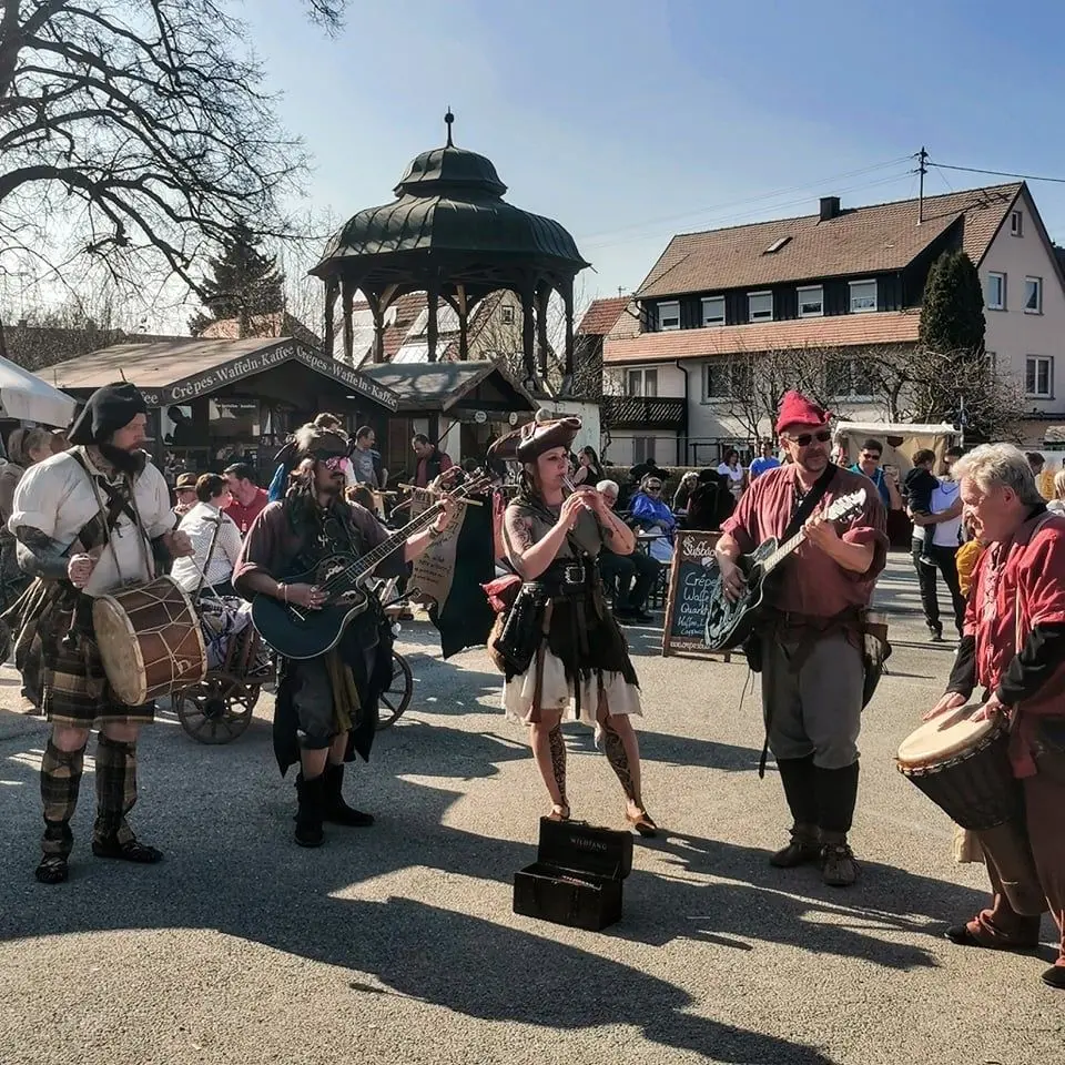 Schlossfestspiele in Geislingen: „Fabula Corvinus“, das mittelalterliche Veranstaltungsteam, ist auch 2024 wieder zu Gast in der Sonnenstadt.⇥