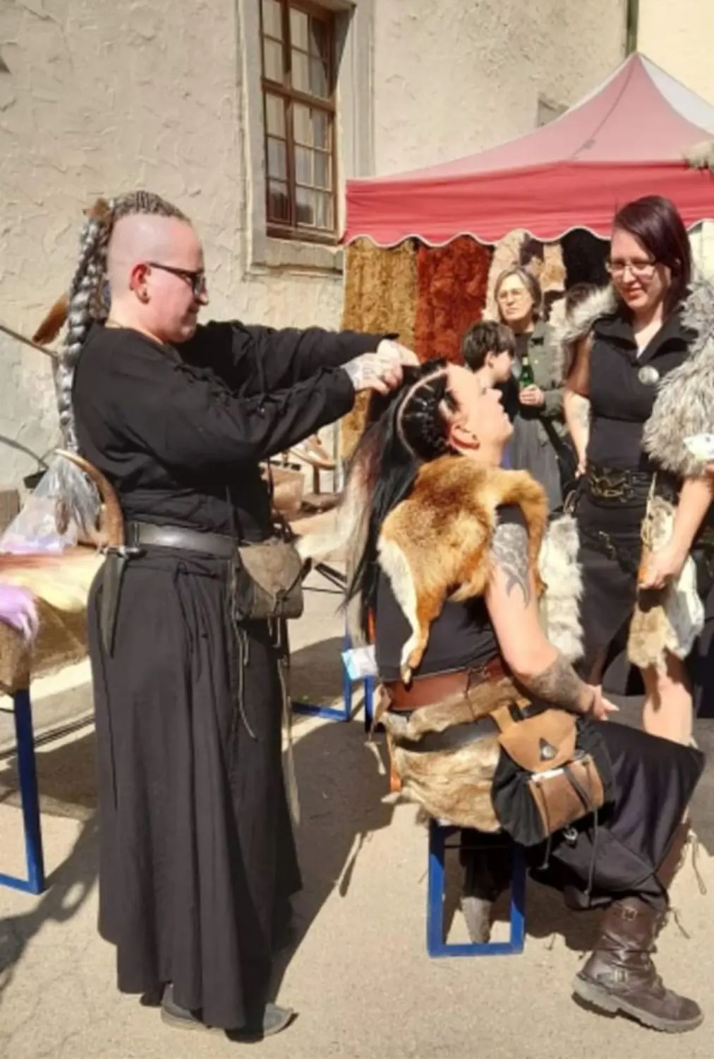 Schlossfestspiele in Geislingen: "Fabula Corvinus", das mittelalterliche Veranstaltungsteam, ist auch 2024 wieder zu Gast in der Sonnenstadt.⇥