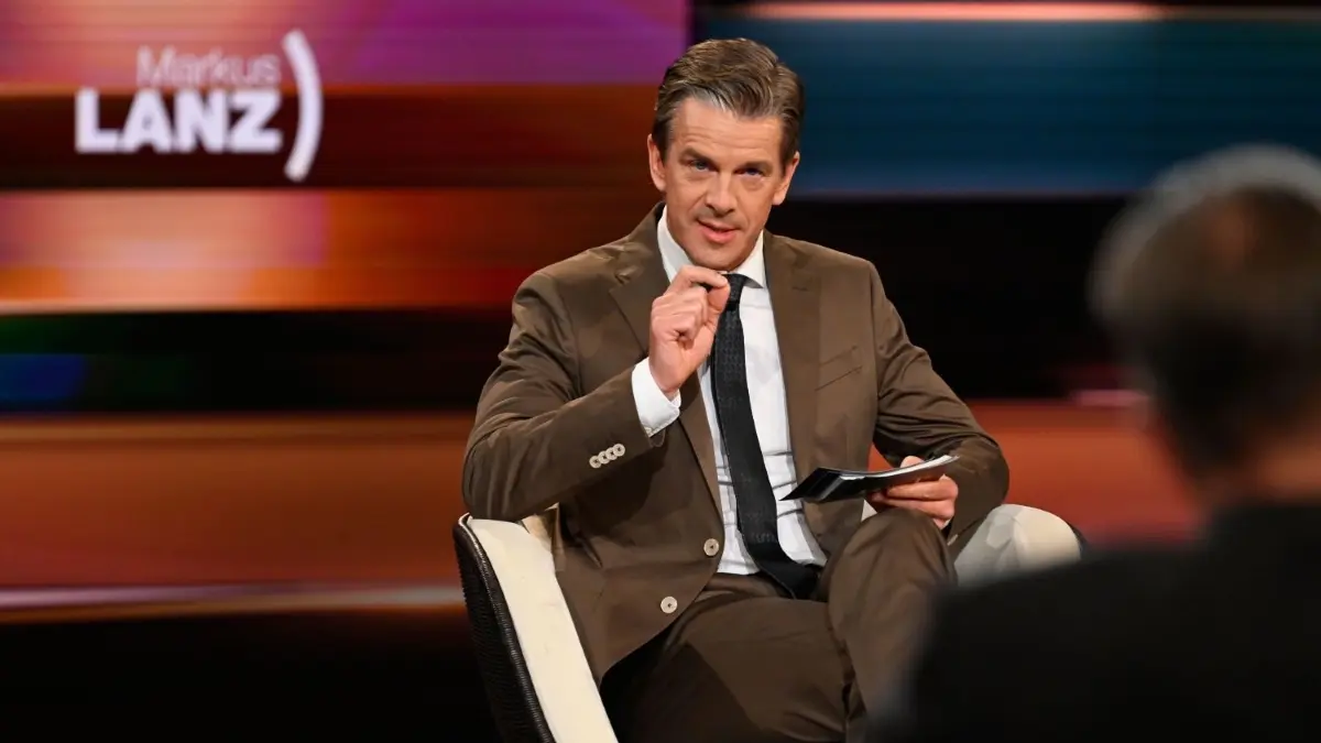 Die Talkshow „Markus Lanz“ läuft heute wieder im ZDF. Wie heißen am 28.3.2024 die Themen und Gäste?
HANDOUT - Markus Lanz sitzt bei der Moderation seiner gleichnamigen Sendung im Studio (undatierte Aufnahme). (zu "«Markus Lanz» wird kein Studiopublikum mehr haben") +++ dpa-Bildfunk +++