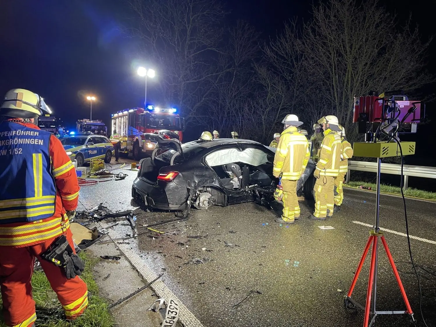 Ein 17-Jähriger ohne Führerschein hat auf der B10 bei Schwieberdingen einen schweren Unfall verursacht.