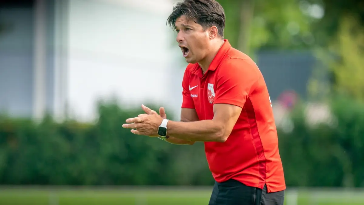 Sprach nach der überraschenden 0:3–Pleite Klartext: Türkspor–Trainer Demirkiran
Türkspor Neu-Ulm gegen Waldstetten Ünal Demirkiran