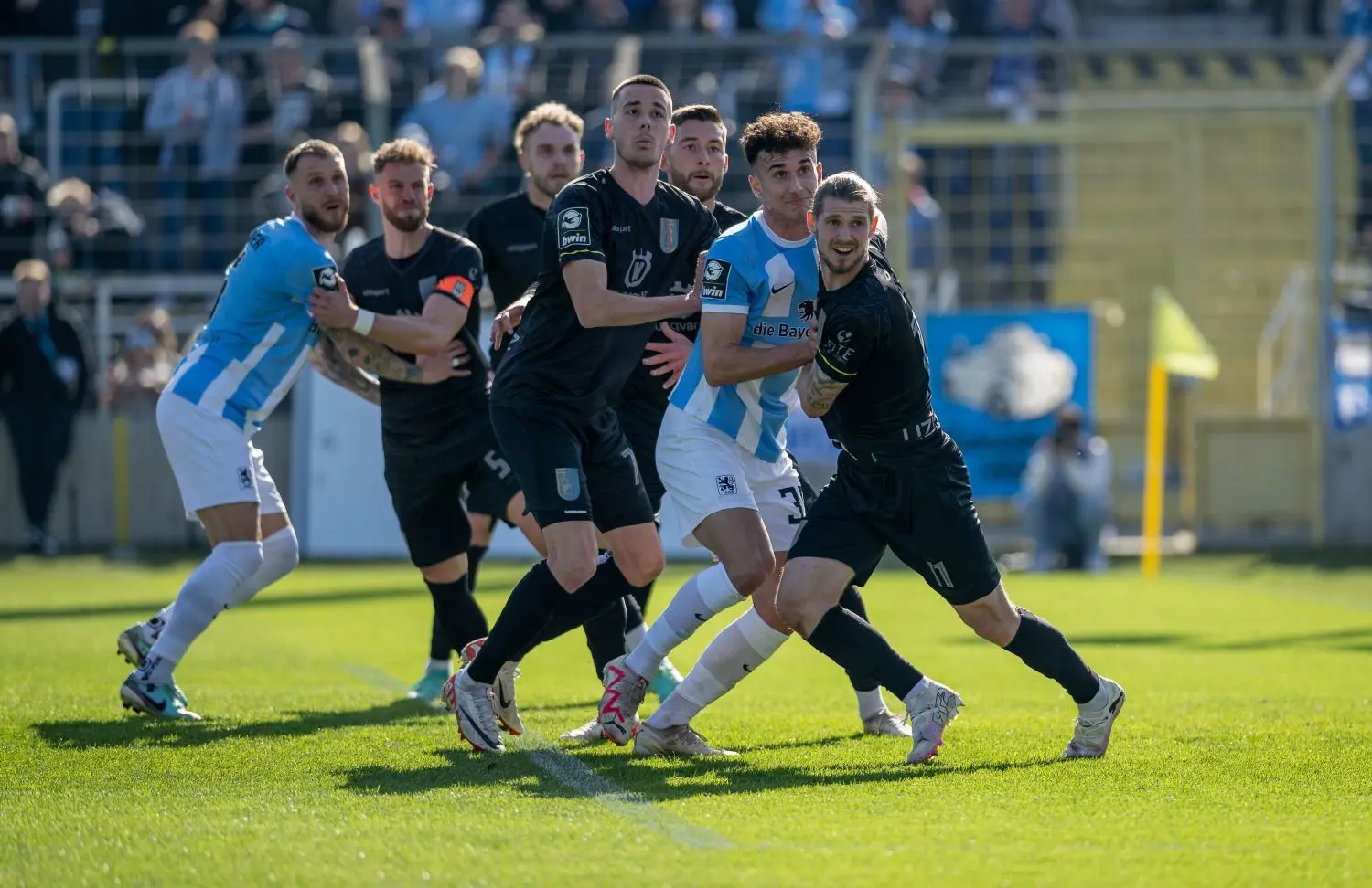 Mit 1:0 hat der SSV Ulm 1846 Fußball das Gastspiel in Giesing vor 15 000 Zuschauern gewonnen. Ein Joker-Tor bringt dem starken Aufsteiger den 15. Sieg der Saison 2023/24.