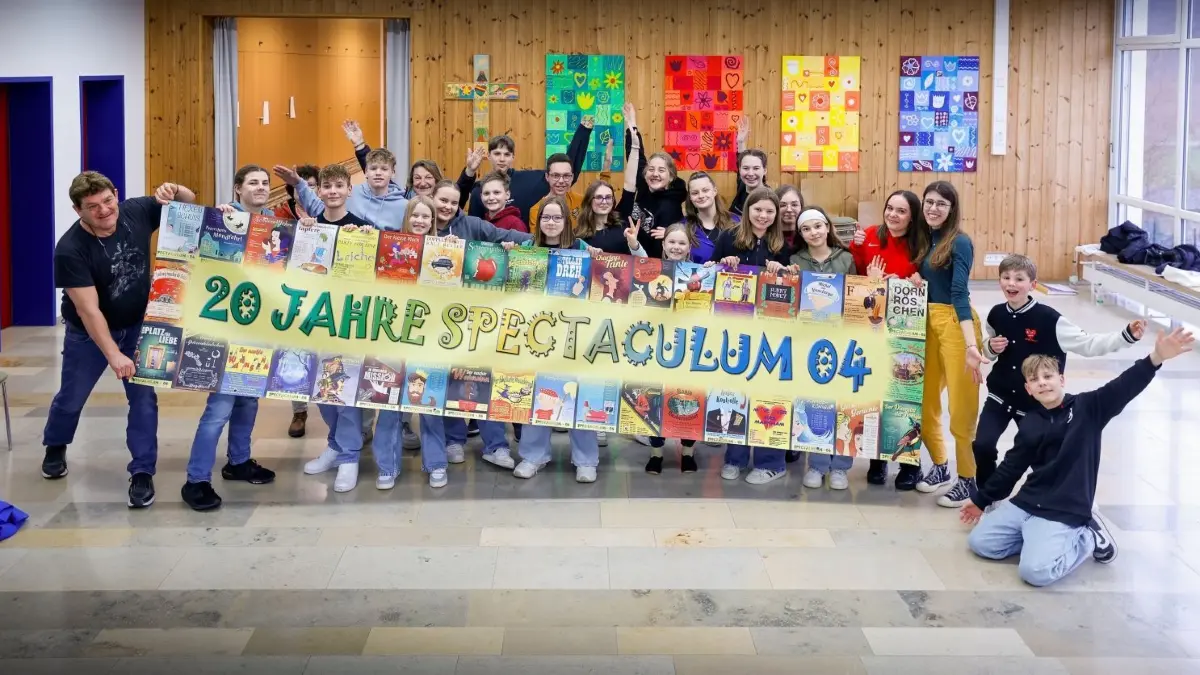 20 Jahre und viele erfolgreiche Stücke: Bei der Jugendbühne Spectaculum04 läuft es.
Spectaculuum 04 ist beste Jugendbühne
Probe mir Kindern, Chef: Thomas Boxhammer
Grundschule Illerberg