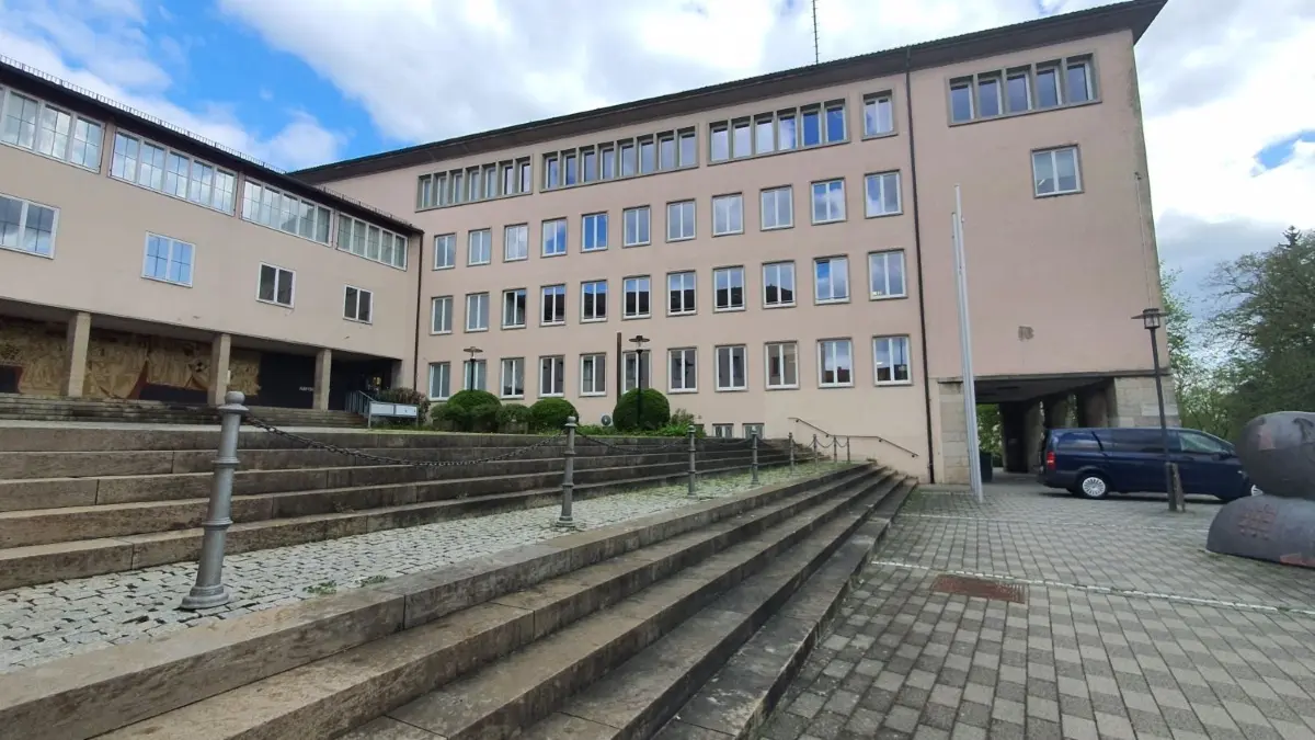 Neben dem Handel mit Betäubungsmitteln ist dem Angeklagten vor dem Crailsheimer Amtsgericht (Bild) auch vorgeworfen worden, Lieferanten und Verkäufer von Drogen zusammengebracht zu haben. Dadurch sei Marihuana kiloweise auf den Markt gekommen.