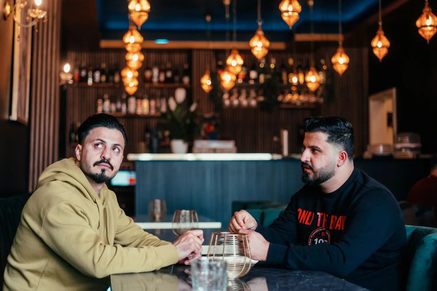 Zwei Brüder, die ihre Heimat kulinarisch nach Reutlingen brachten: Wasim (28) (links) und Sahel Jalalzai in ihrem Restaurant „MaMa“.