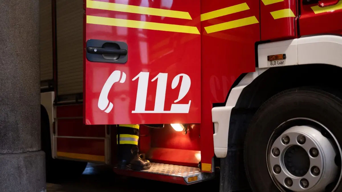 Die Feuerwehr war in der Nacht in Ruhland gefordert (Symbolfoto).
ARCHIV - 05.02.2024, Bayern, München: Ein Fahrzeug der Berufsfeuerwehr München steht an der Feuerwache 1 in der Fahrzeughalle. (zu dpa: «Großeinsatz wegen Gasaustritt in Neu-Ulm - Frau muss ins Krankenhaus») Foto: Niklas Treppner/dpa +++ dpa-Bildfunk +++