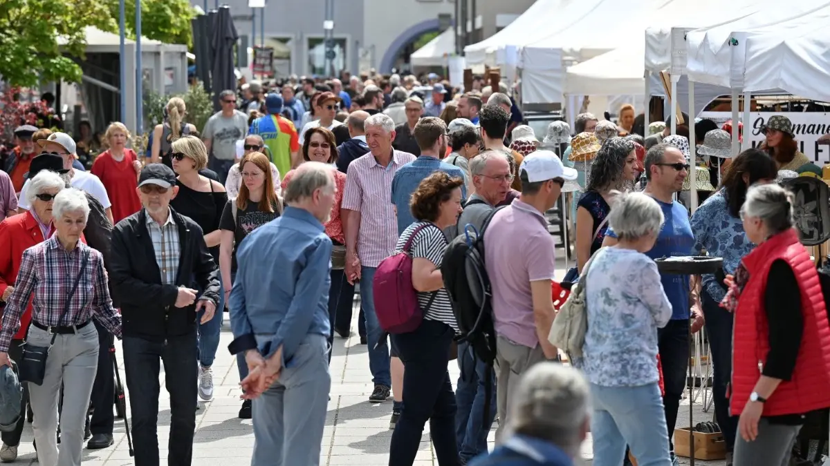 Am Sonntag, 5. Mai öffnen zahlreiche Neu–Ulmer Geschäfte von 13 bis 18 Uhr ihre Pforten. Zudem gibt es ein umfangreiches Rahmen–, Musik– und Aktionsprogramm sowie gastronomische Angebote.
Verkaufsoffener Sonntag Neu-Ulm