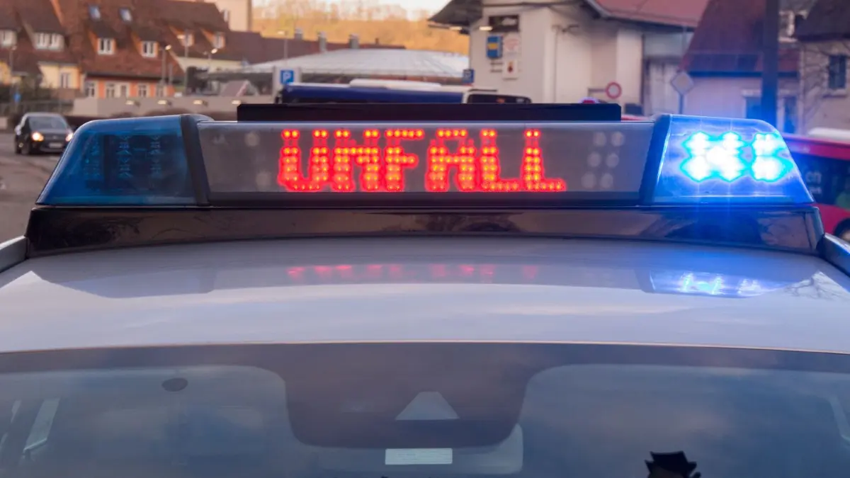 Bei einem Unfall in Eberhardzell ist ein 16–Jähriger schwer verletzt worden.