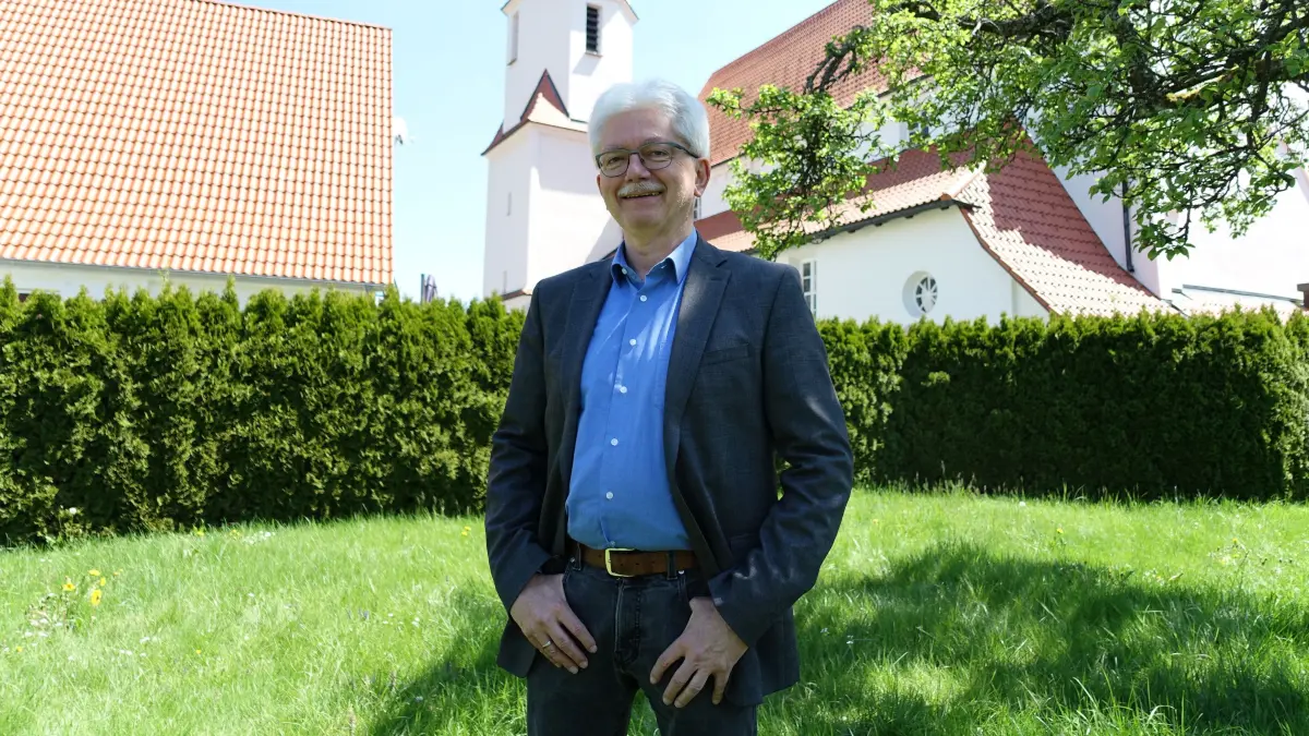Für einen Pfarrer hat Reinhold Schuttkowski einen außergewöhnlichen Musikgeschmack. Im Gespräch verrät er aber noch mehr über sich und seine Kirchengemeinde..