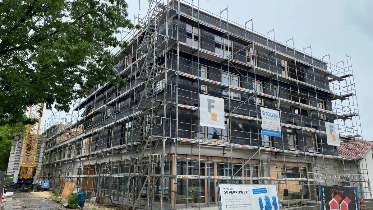 Der Bau am Ehinger Kindergarten Hehlestraße im Mai 2024. Hier entsteen elf geförderte Wohnungen und rund 100 Kindergartenplätze als Anbau an den bestehenden Kindergarten.