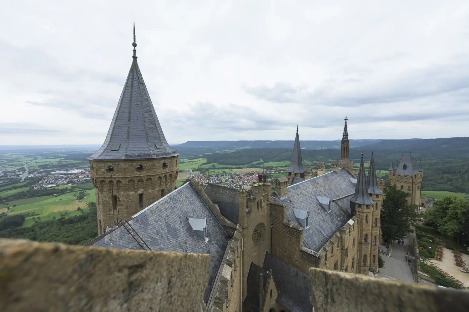 Stattlicher Immobilienrest: Die Burg Hohenzollern, ein Touristenmagnet. 