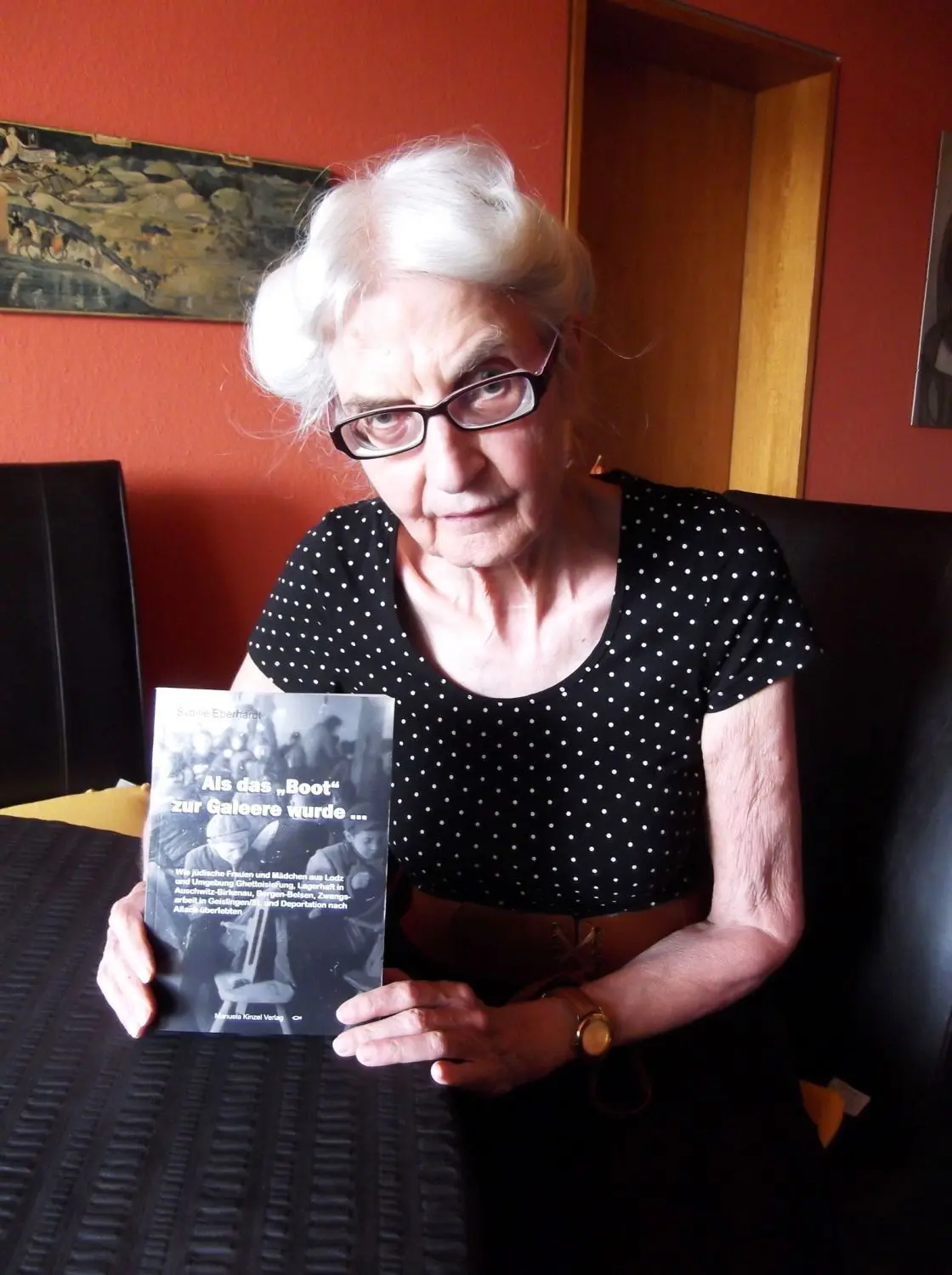 Buchbesprechung. "Als das Boot zur Galeere" wurde. Ein Buch von Sybille Eberhardt erschienen im Manuela Kinzel Verlag.⇥