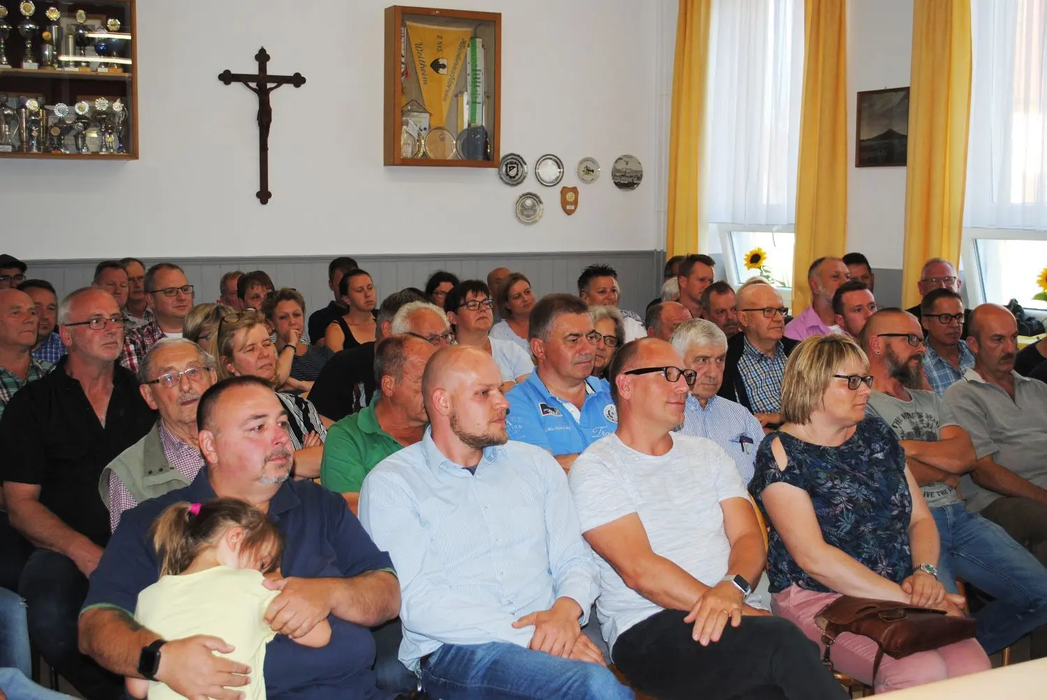 Rekordkulisse für eine Ortschaftsratssitzung in Weilheim: Rund 80 Bürger füllten den Schulsaal. „So viele Leute waren’s noch nie“, stellte die scheidende Ortsvorsteherin Ingrid Riester fest.