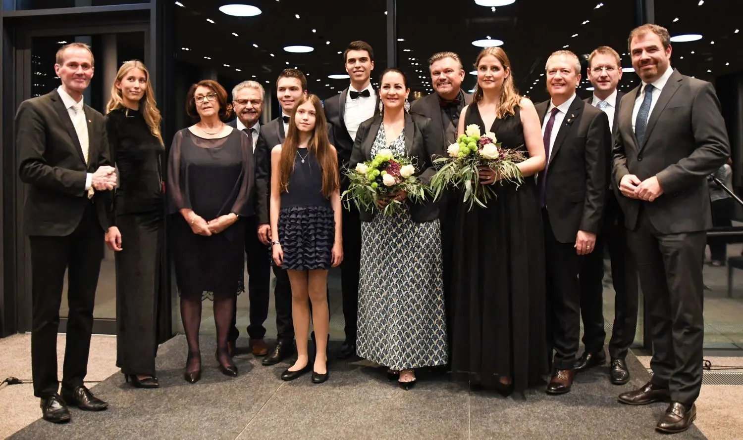 Die Unternehmerfamilie Meiser flankiert vom stellvertretenden CSU-Generalsekretär Florian Hahn (rechts), Landrat Dr. Jürgen Ludwig (Zweiter von rechts) und OB Dr. Christoph Hammer (links).