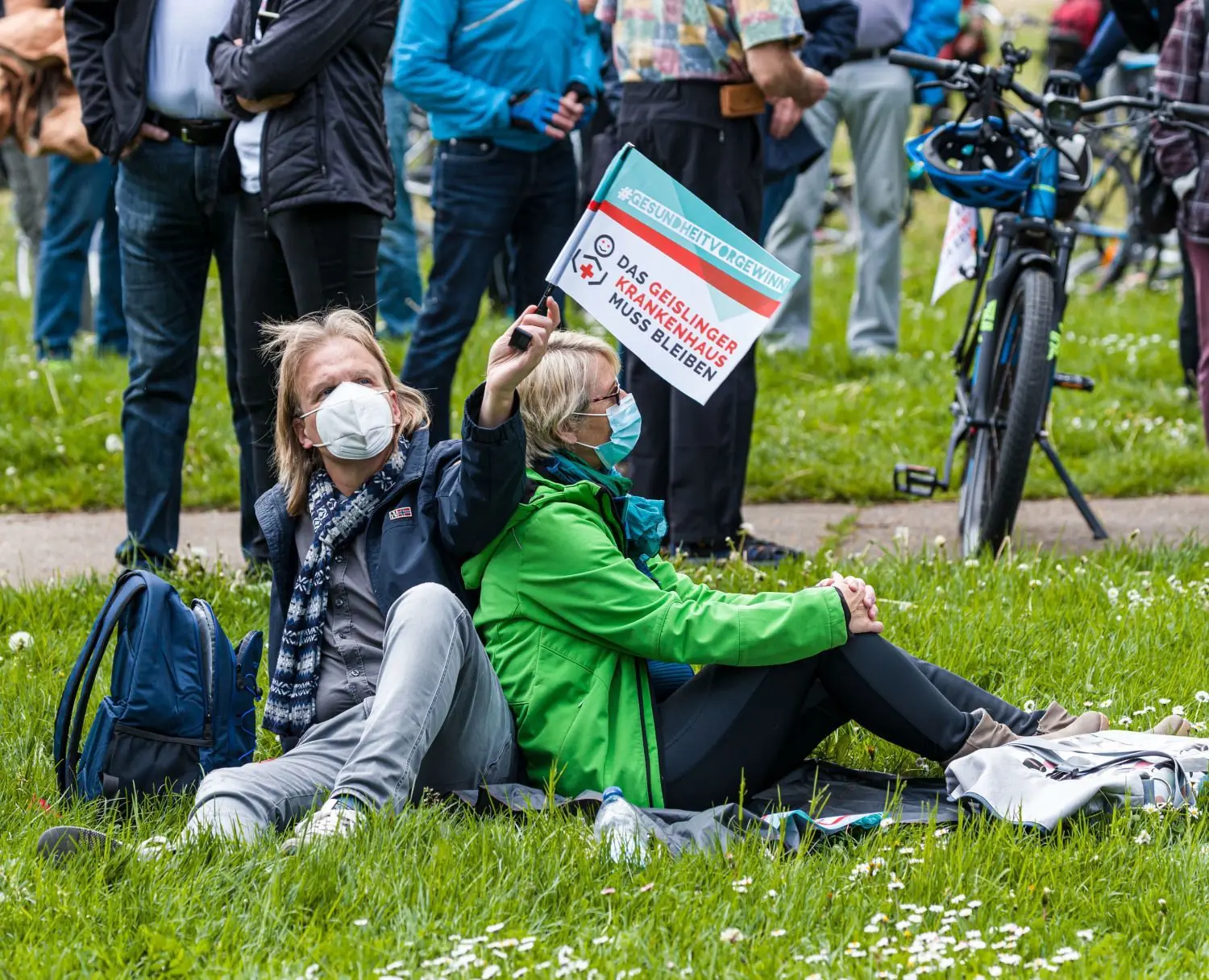 Welche Zukunft hat die Helfenstein-Klinik? Hier wird für den Erhalt der Geislinger Klinik demonstriert.