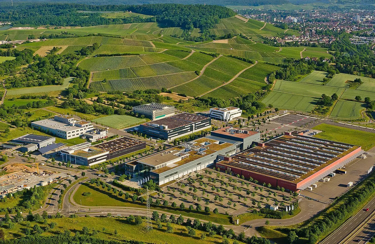 In der Region Heilbonn-Franken beschäftigt Bechtle an den Standorten Neckarsulm, Gaildorf und Künzelsau insgesamt 1870 Mitarbeiter. Im zentralen Finanzwesen und Adressmanagement, das in Gaildorf angesiedelt ist, sind es 95.⇥