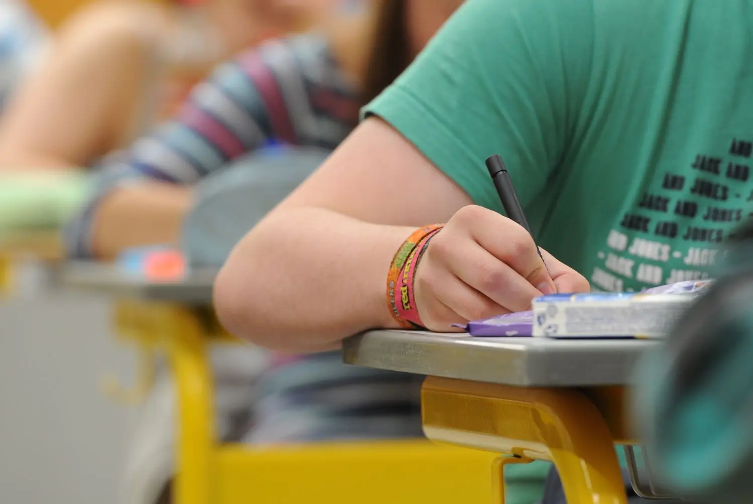 Bayern verschiebt den Start der schriftlichen Abiturprüfungen auf den 20. Mai.