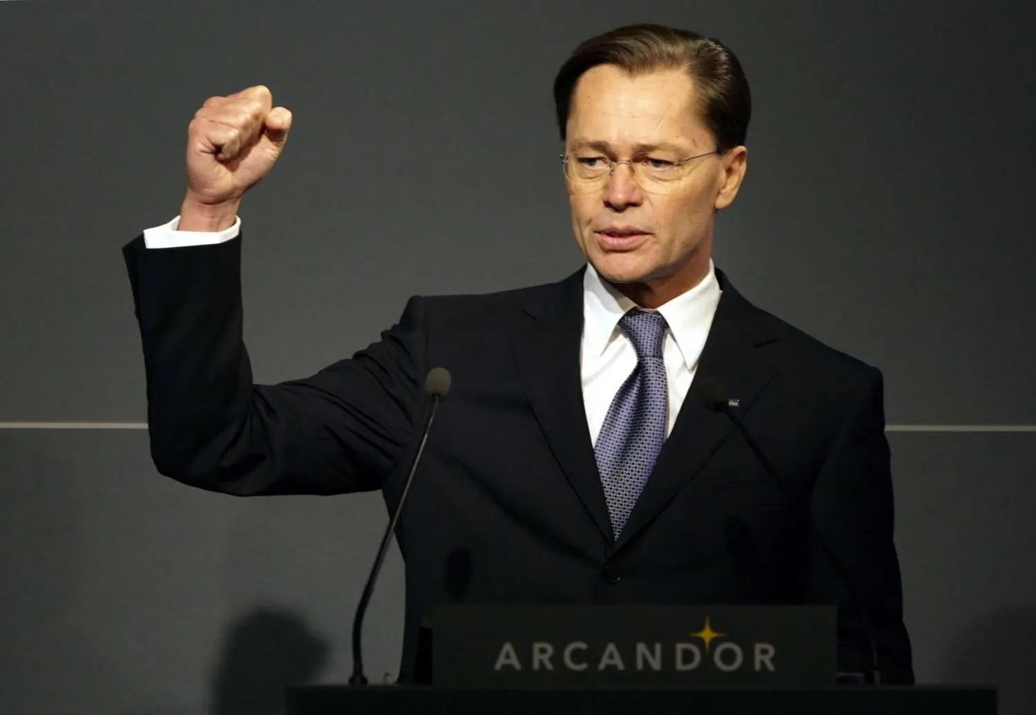 Middelhoff als selbstbewusster Konzernmanager 2008 auf einer Pressekonferenz von Arcandor. ⇥