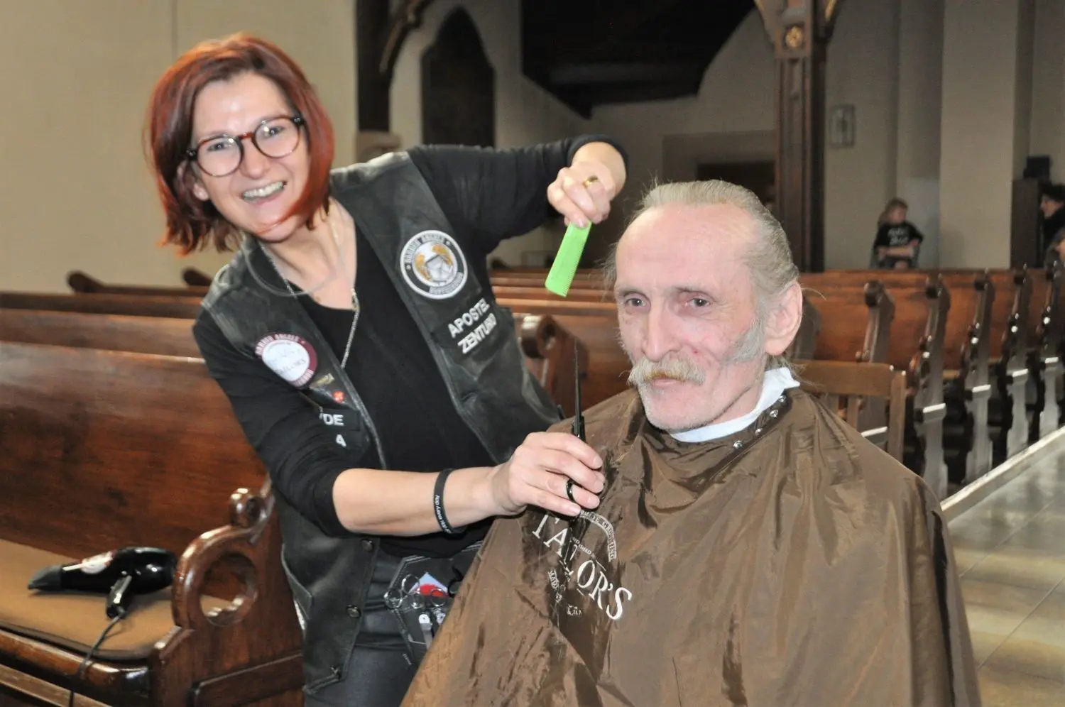 In der Kirche war die Friseurin aktiv – gratis.