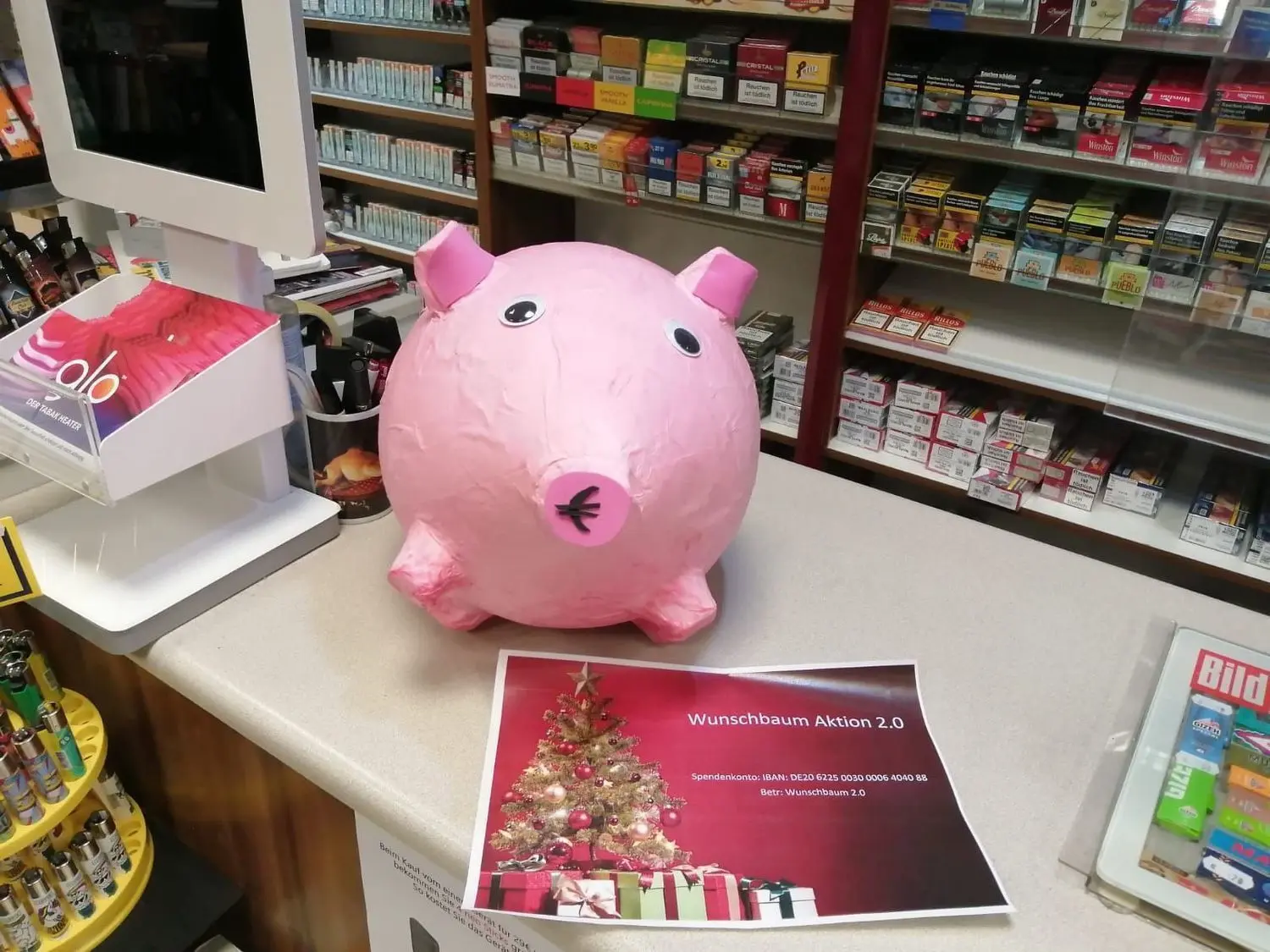 Das Spendenschwein in Janas Tabaklädle steht bereit und kann ab sofort von spendenwilligen Menschen gefüllt werden. ⇥
