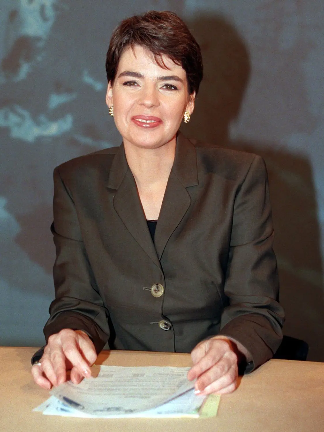 Susanne Daubner ist Sprecherin seit 1999.  War am 17. Februar 2000 auf Sendung, als eine Reinigungskraft ins Studio kam, laut „Guten Morgen“ sagte und den Mülleimer leerte.