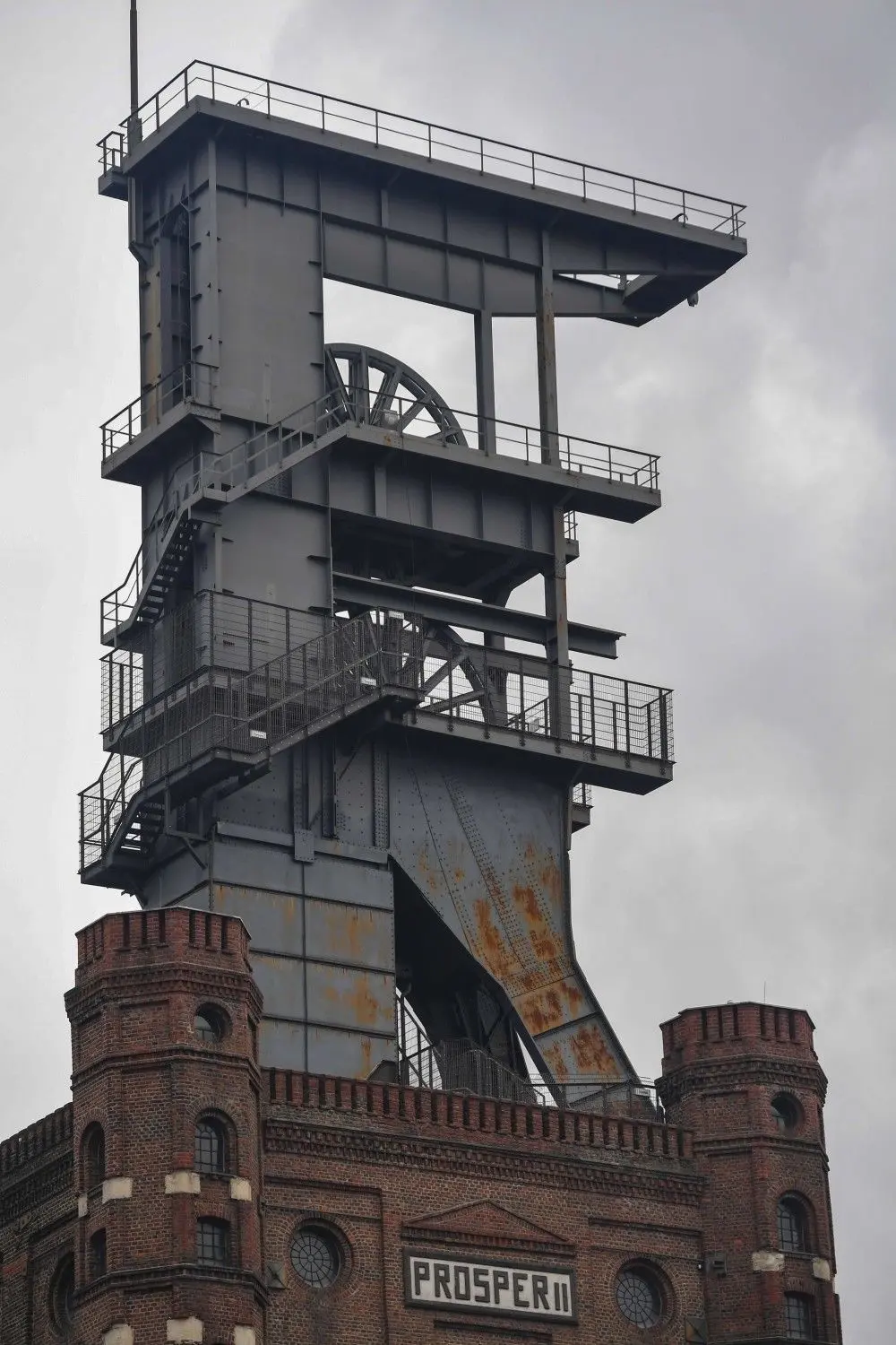 Wird heute offiziell geschlossen: die Zeche Prosper Haniel in Bottrop – hier ein Förderturm.⇥