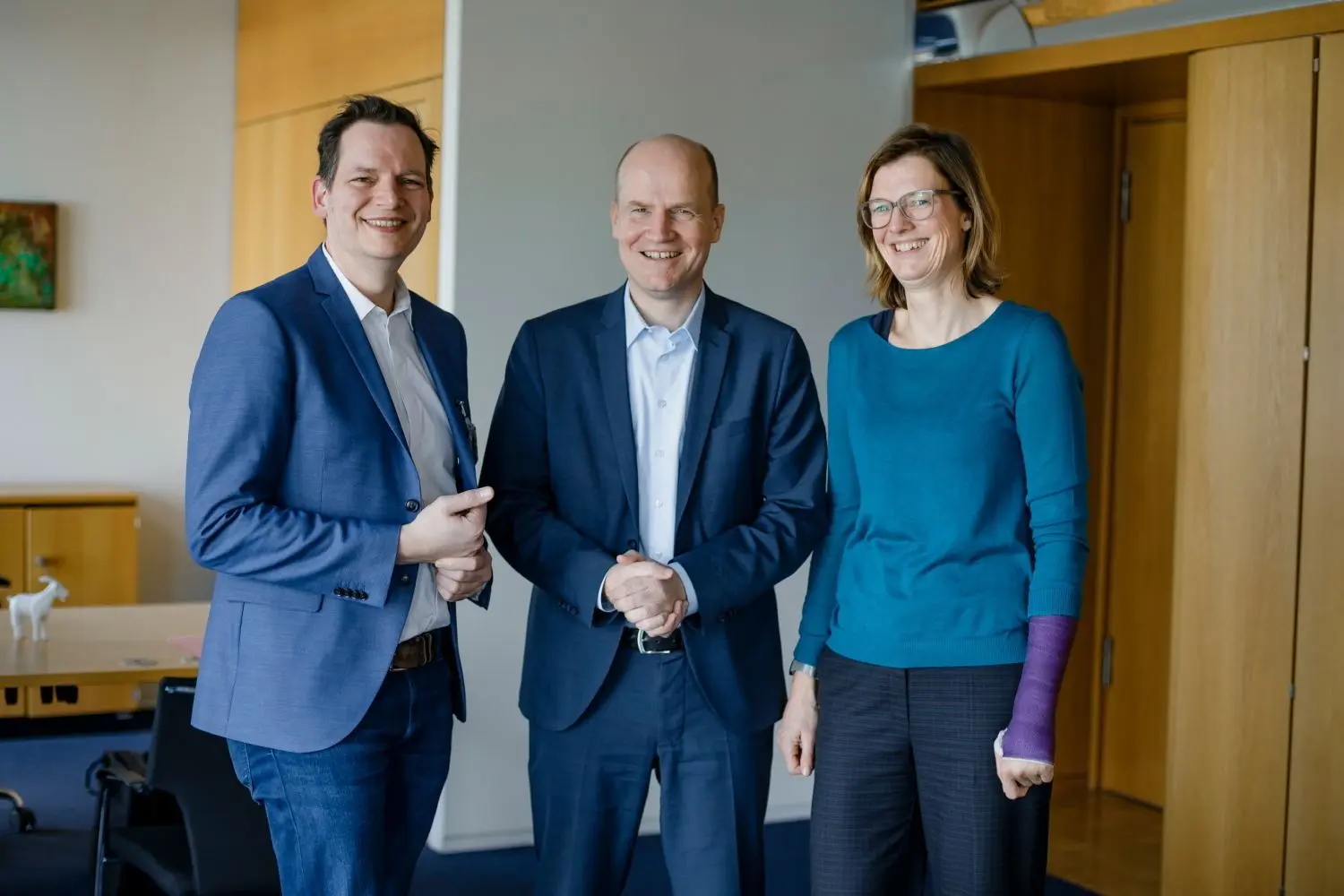 Ralph Brinkhaus mit den Redakteuren Guido Bohsem und Ellen Hasenkamp.