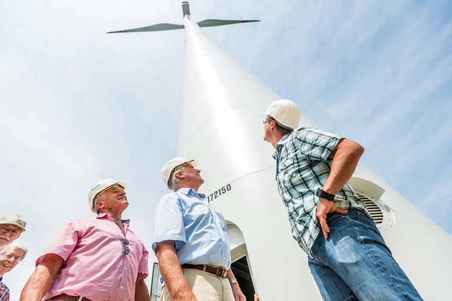 Bei der Einweihung des Windparks konnten die drei 199 Meter hohen Anlagen auch von Nahem betrachtet werden.