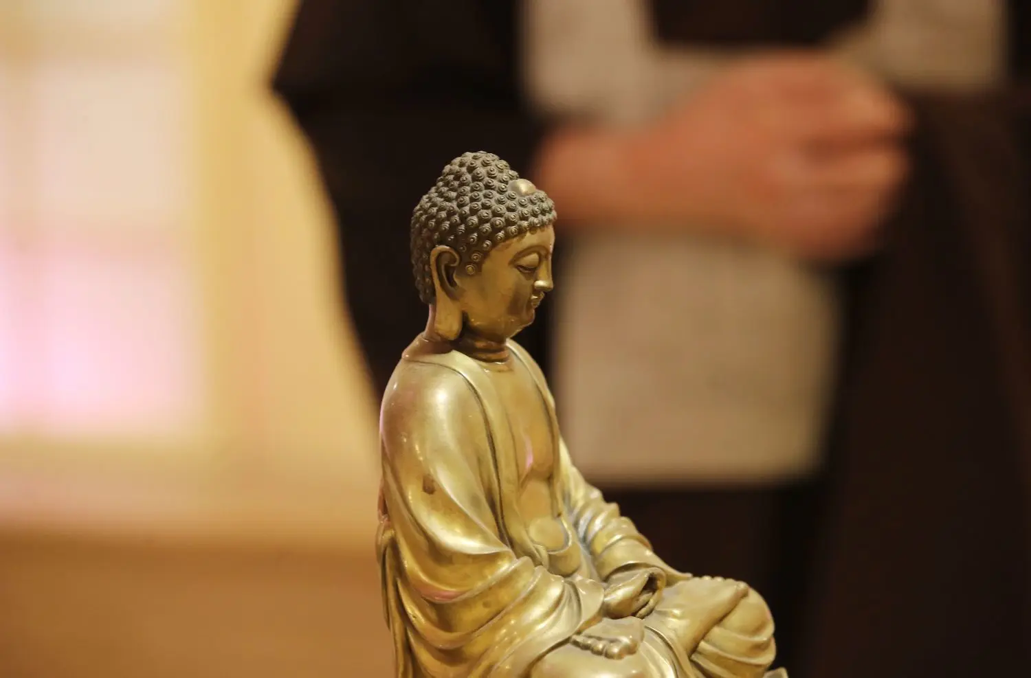 Die Lehren des Zen-Buddhismus werden in Riederich praktiziert und gelehrt. Im Zenzentrum erwartet die Besucher eine andere Welt, frei von westlichen Bewertungen. ⇥