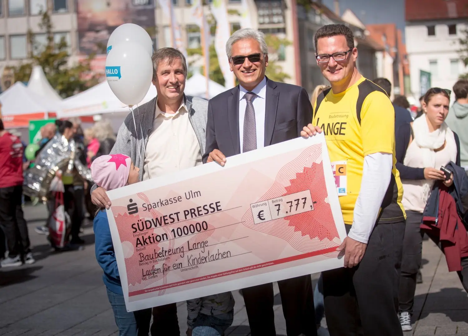 Marathon 2017 Scheckübergabe ⇥