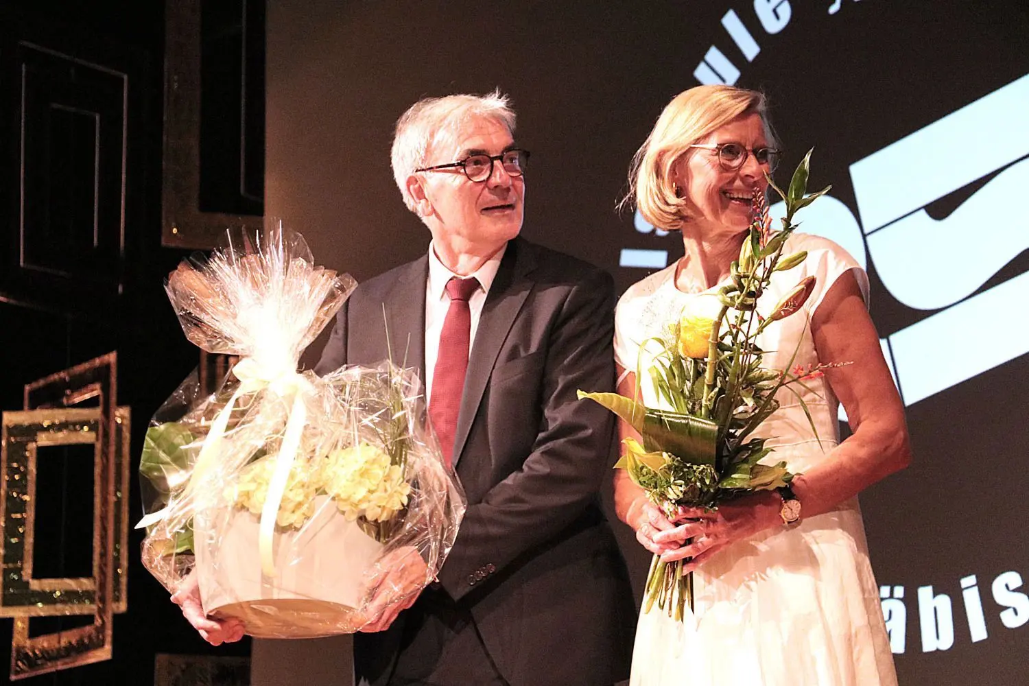Zum Abschied reich beschenkt: Dieter Käßmann und seine Frau Andrea.