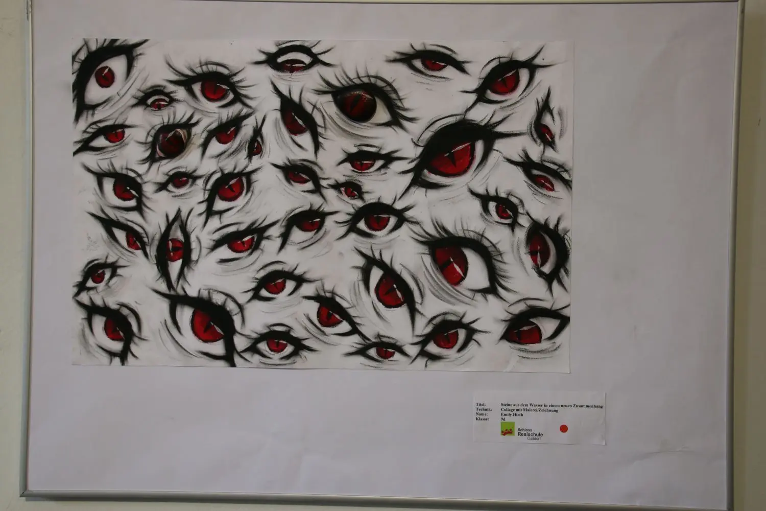Eines der ausgestellten Werke: „Steine aus dem Wasser in einem neuen Zusammenhang“ von Emily Hirth aus der Klasse 9d der Schloss-Realschule Gaildorf.