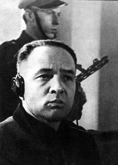 Großvater und Ex-Auschwitz-Kommandant Rudolf Höß als Angeklagter in Polen 1947.