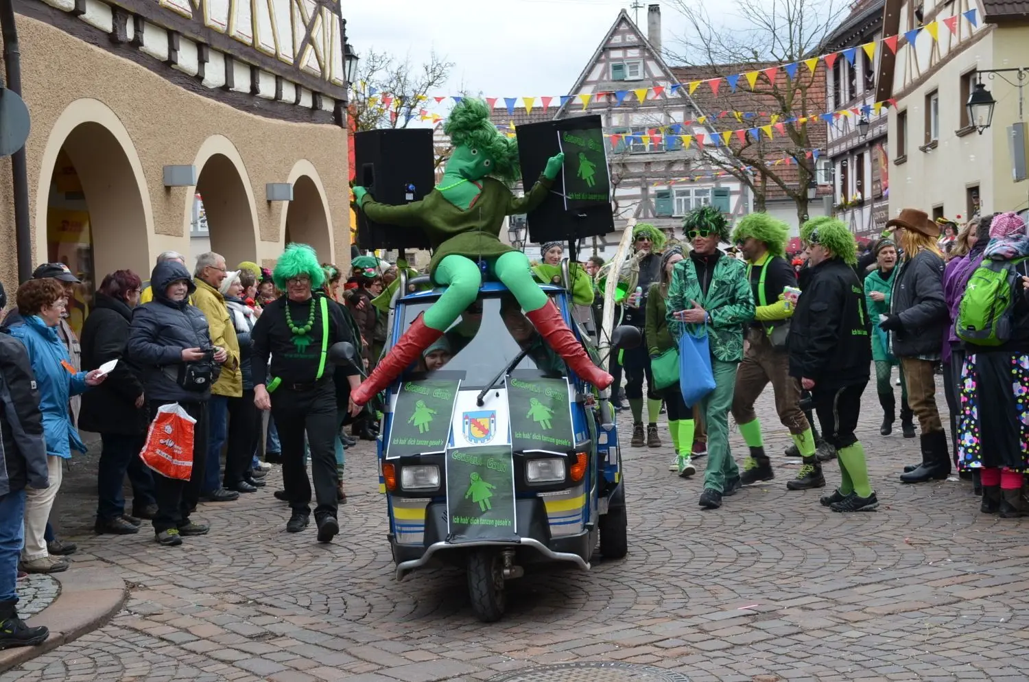 „Cordula Grün“ eroberte gestern Hayingen im Sturm. Die Idee dazu stammte von der Gruppe Hubert Schäfer.