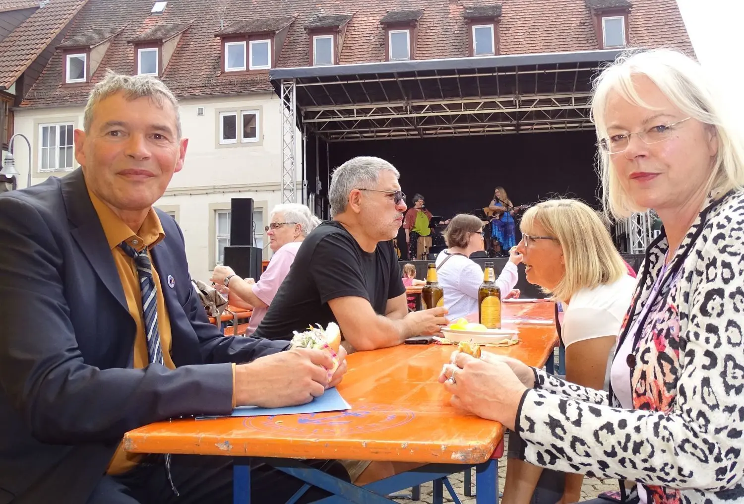 Jörg und Hedi Steuler sind beim Sommerfest mittendrin.