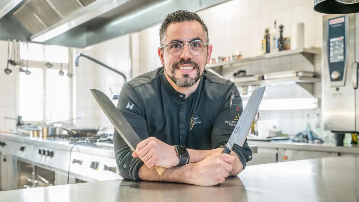 Will seinen Guide–Michelin–Stern behalten: Daniele Corona, Küchenchef auf Schloss Filseck in Uhingen.⇥