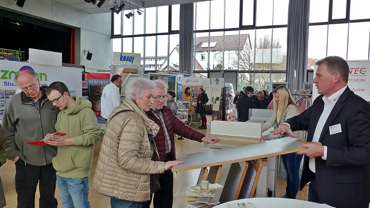 Ob zum Schlendern über den Sammlermarkt oder zum Informieren bei der Handwerkerausstellung — tausende Besucher kamen am Wochenende nach Uhingen, um den verkaufsoffenen Sonntag zu nutzen.