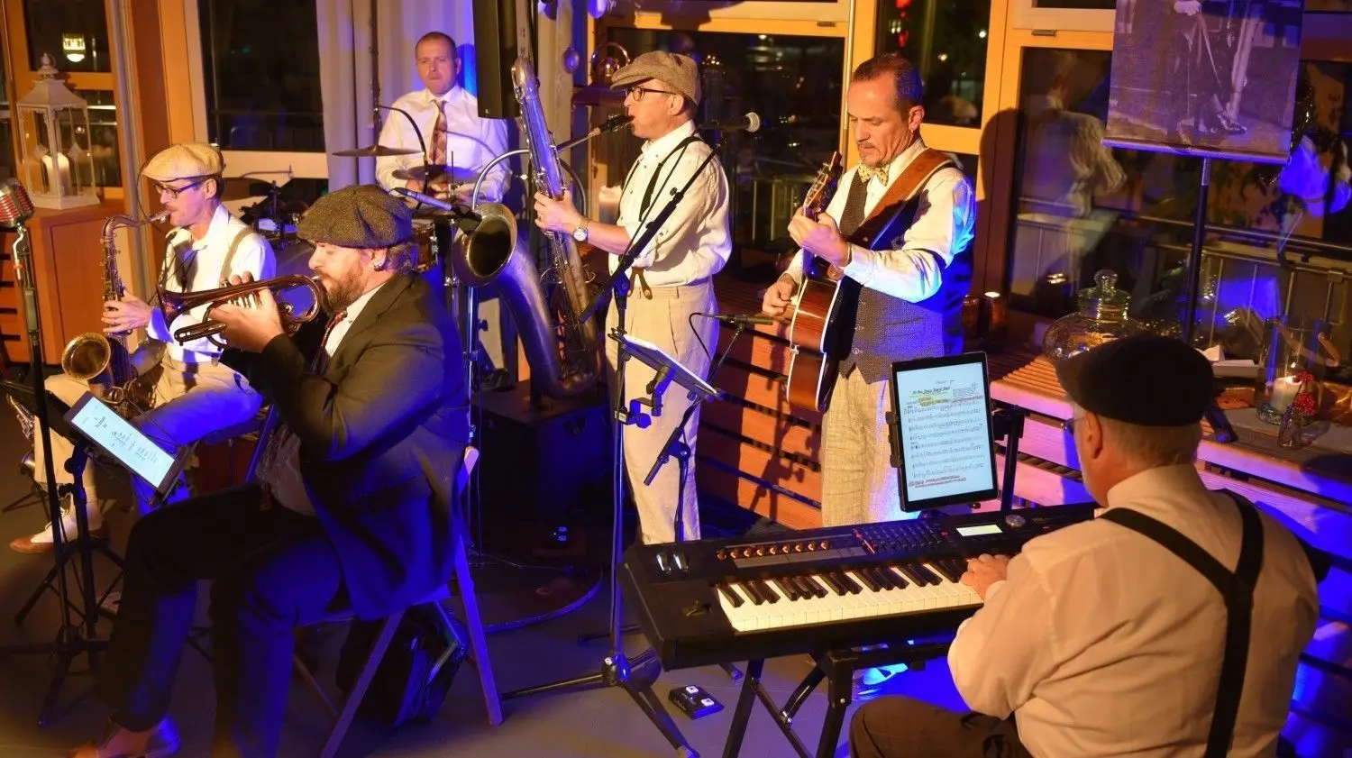 Auch in den Kneipen ging’s rund, in der „Linde“ spielte Ladwig‘s Dixieland Kapelle.