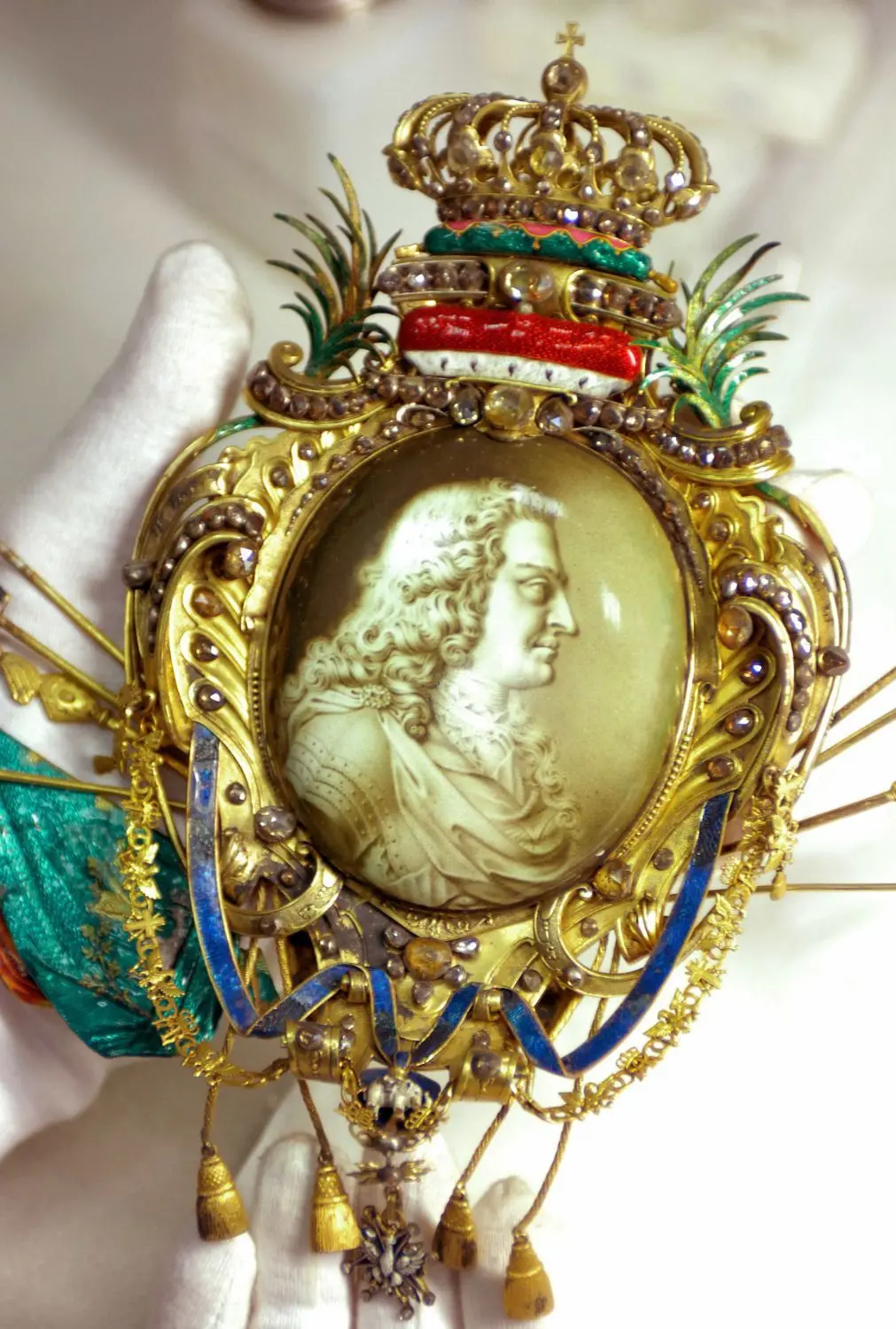 Prunkstück: Eine Miniatur des „Obeliscus Augustalis“ von 1722.  ⇥