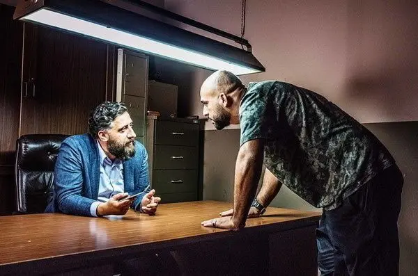 Die Schauspieler der Serie „4 Blocks“ Kida Khodr Ramadan (links) als Ali „Toni“ Hamady und Veysel Gelin als Abbas Hamady.