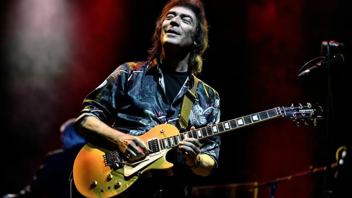 Gitarrenvirtuose Steve Hackett zeigt sein Können am 26. April in der Berliner Verti Music Hall.
Steve Hackett, Ex-Gitarrist der Band Genesis, tritt im Royal Festival Hall auf. (zu dpa «Ex-Genesis-Gitarrist Steve Hackett spielt Bandklassiker mit Orchester») +++ dpa-Bildfunk +++