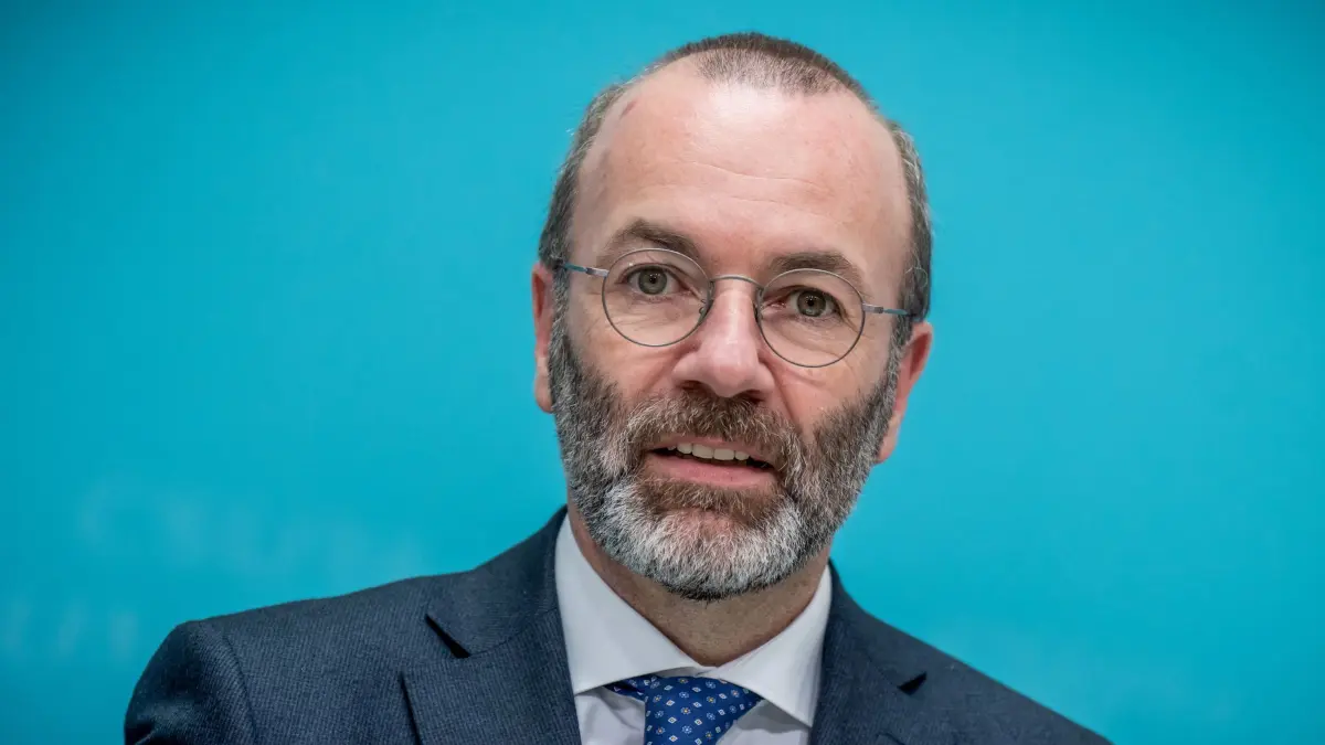 EVP–Fraktionsvorsitzender Weber: ARCHIV - 11.03.2024, Berlin: Manfred Weber, Vorsitzender der EVP Fraktion im Europaparlament, spricht im März nach der gemeinsamen Sitzung der Präsidien von CDU und CSU. (zu dpa: «EVP-Fraktionschef Weber: AfD-Politiker Krah sollte Mandat abgeben») Foto: Michael Kappeler/dpa +++ dpa-Bildfunk +++
